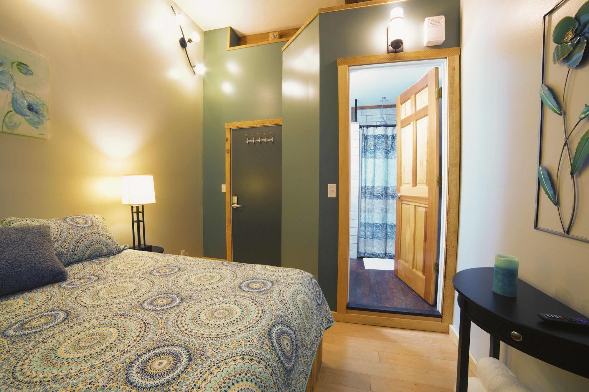 Ski Inn Girdwood Bagian luar foto